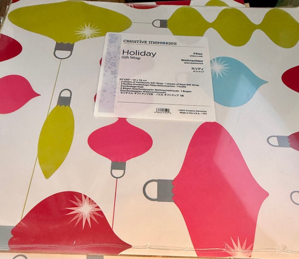 Creative Memories - Holiday Grift Wrap Paper